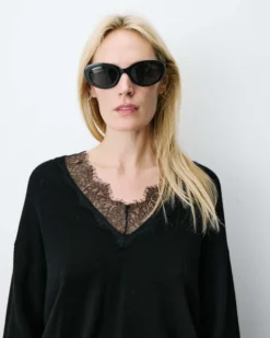 Pull en maille à col V en dentelle noir Augustin