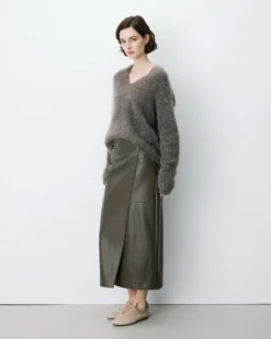 Pull large doux en mohair mélangé col V taupe Adorable