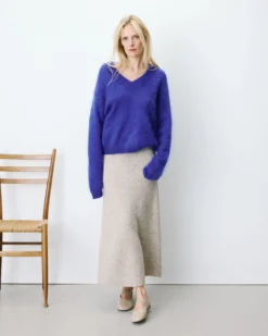 Pull large doux en mohair mélangé col V cobalt Adorable