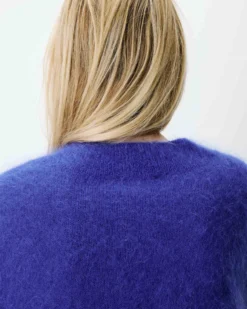 Pull large doux en mohair mélangé col V cobalt Adorable