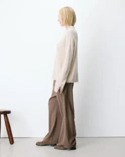 Pull large en maille jersey col montant sable Adelice