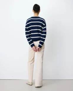 Pull à logo universitaire brodé marine Ashford