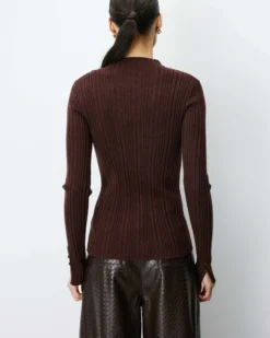 Pull maille fine près du corps col montant chocolat Aloe