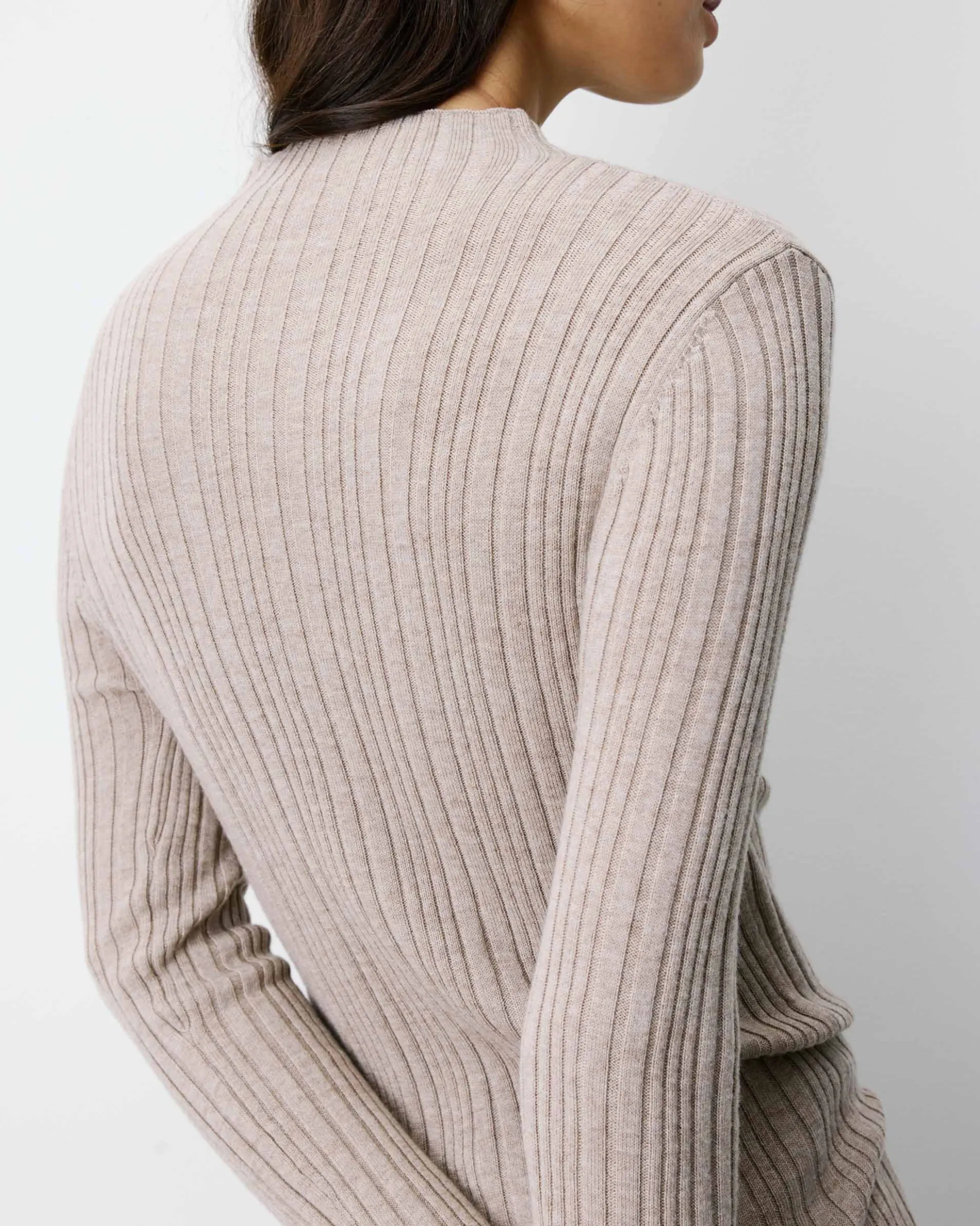 Pull maille fine près du corps col montant mocha Aloe