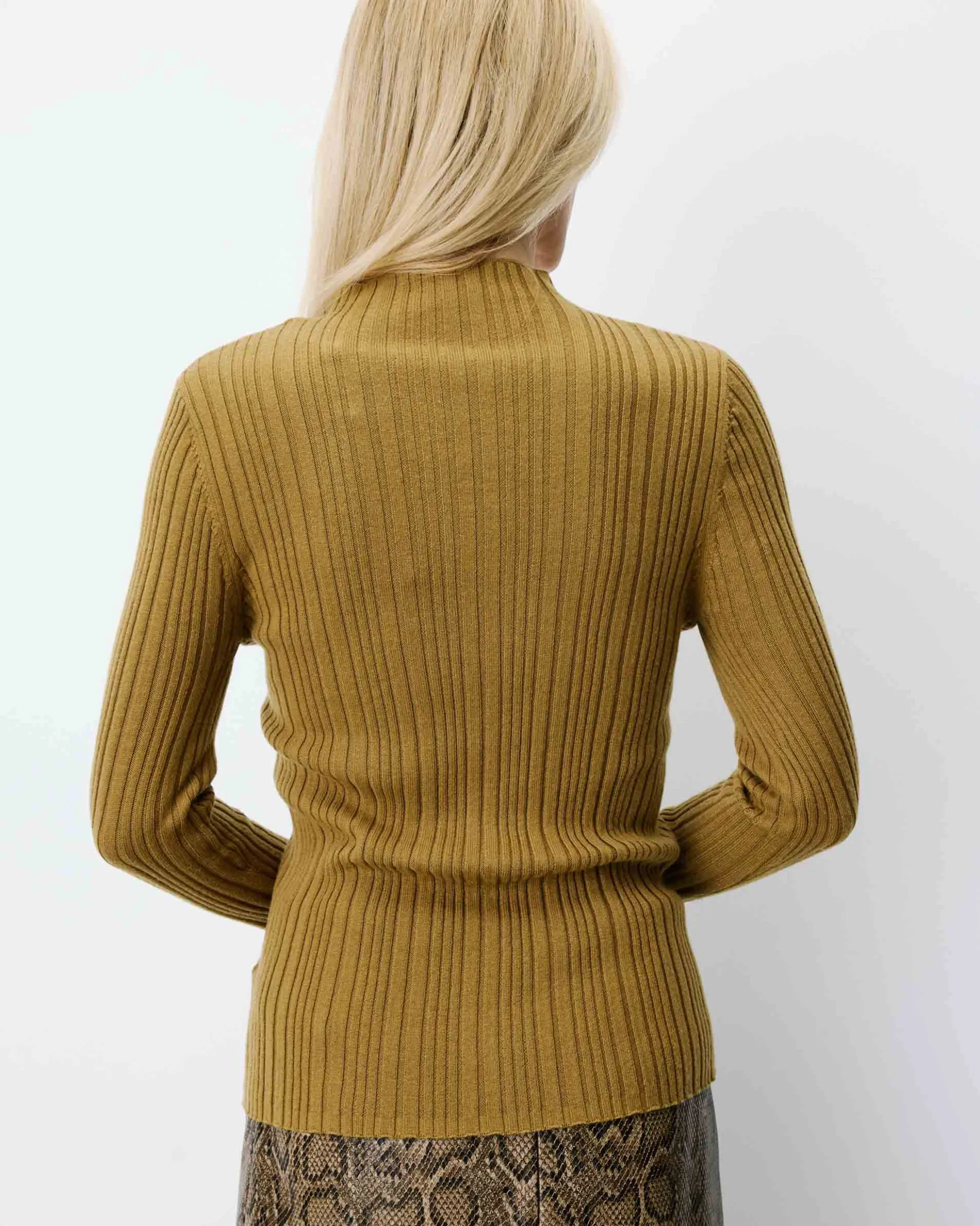 Pull maille fine près du corps col montant olive Aloe