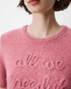 Pull manches courtes à message brodé blush Austyn