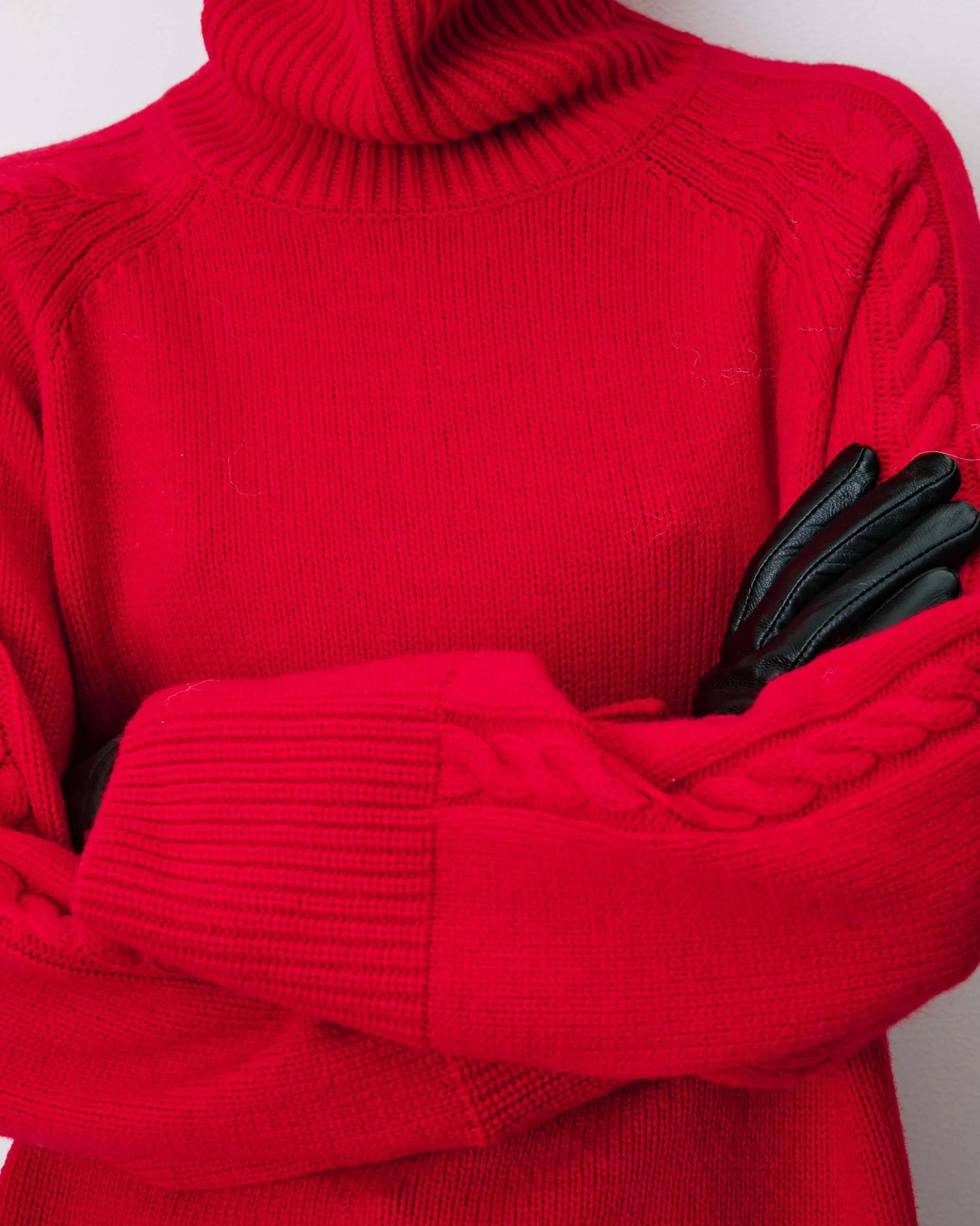 Pull oversize col roulé en maille torsadée rouge Bastille