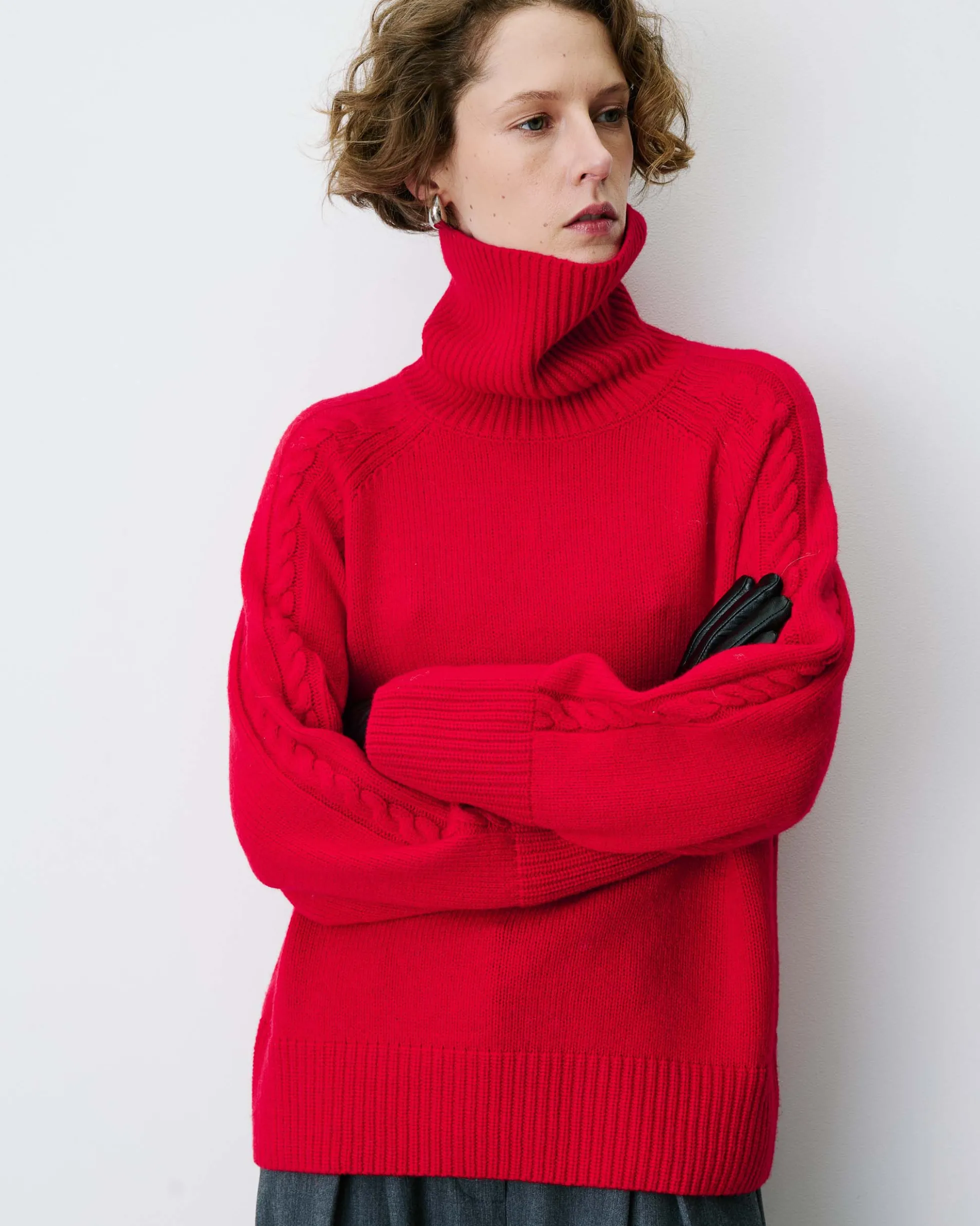 Pull oversize col roulé en maille torsadée rouge Bastille