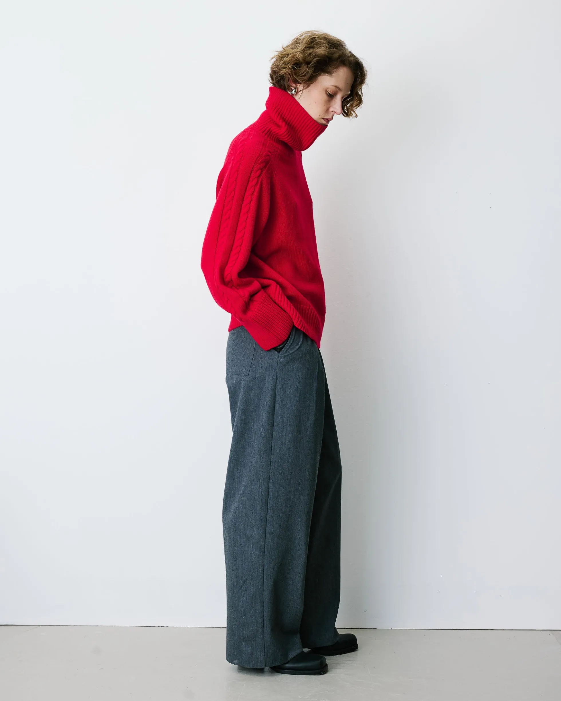 Pull oversize col roulé en maille torsadée rouge Bastille