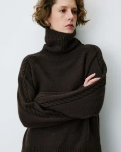 Pull oversize col roulé en maille torsadée chocolat Bastille