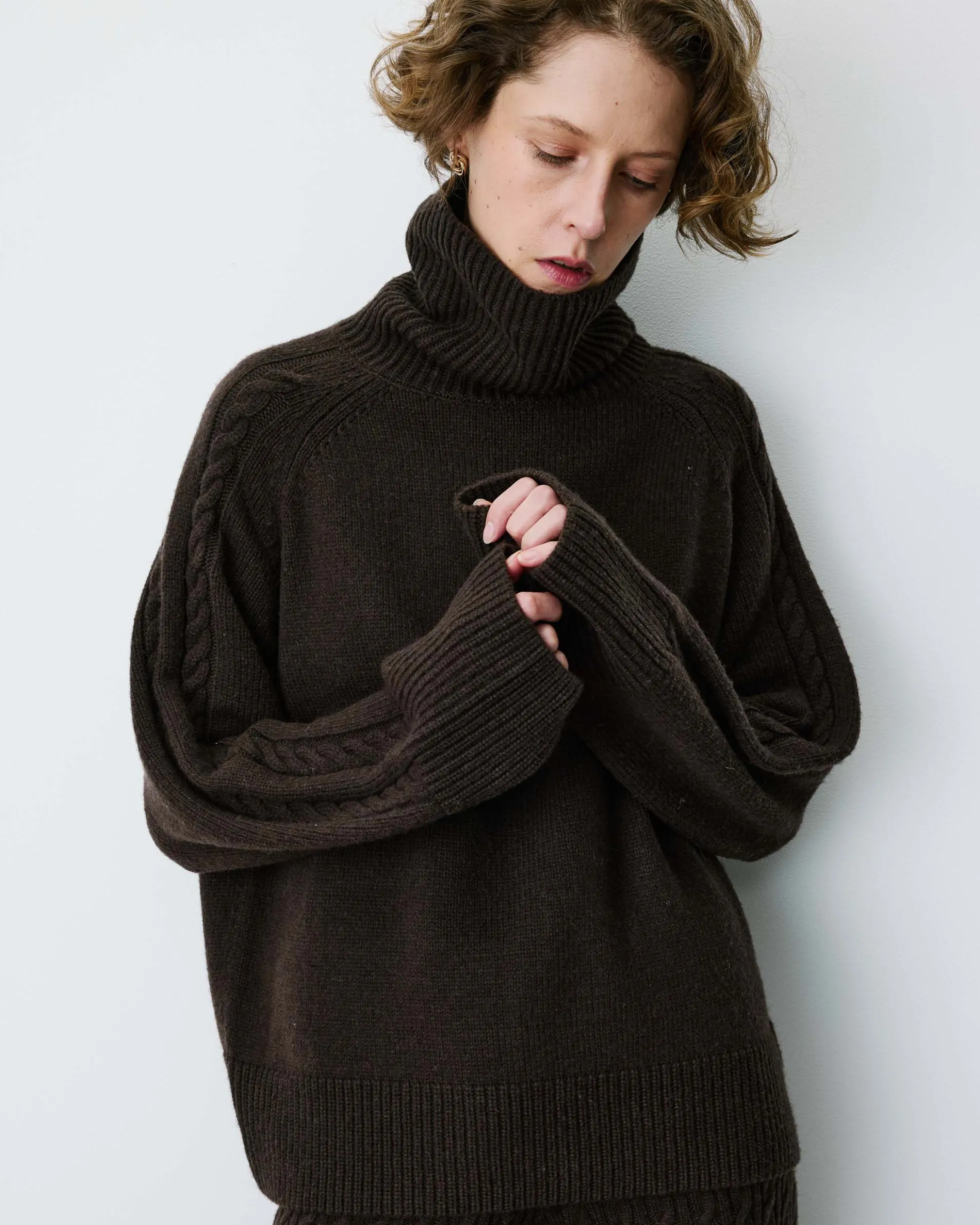 Pull oversize col roulé en maille torsadée chocolat Bastille