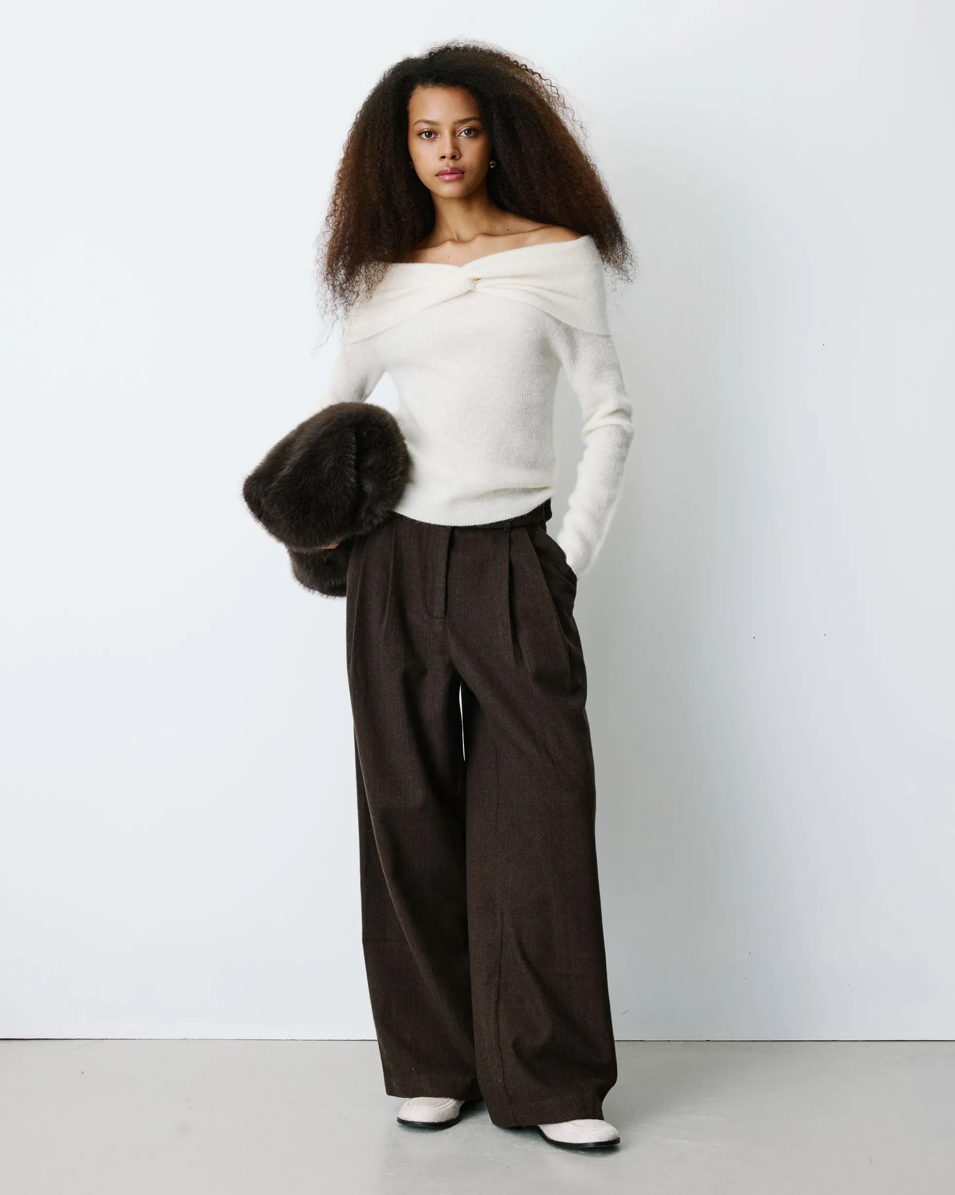 Pull à épaules dénudées manches longues ecru Bisou