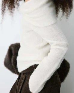 Pull à épaules dénudées manches longues ecru Bisou