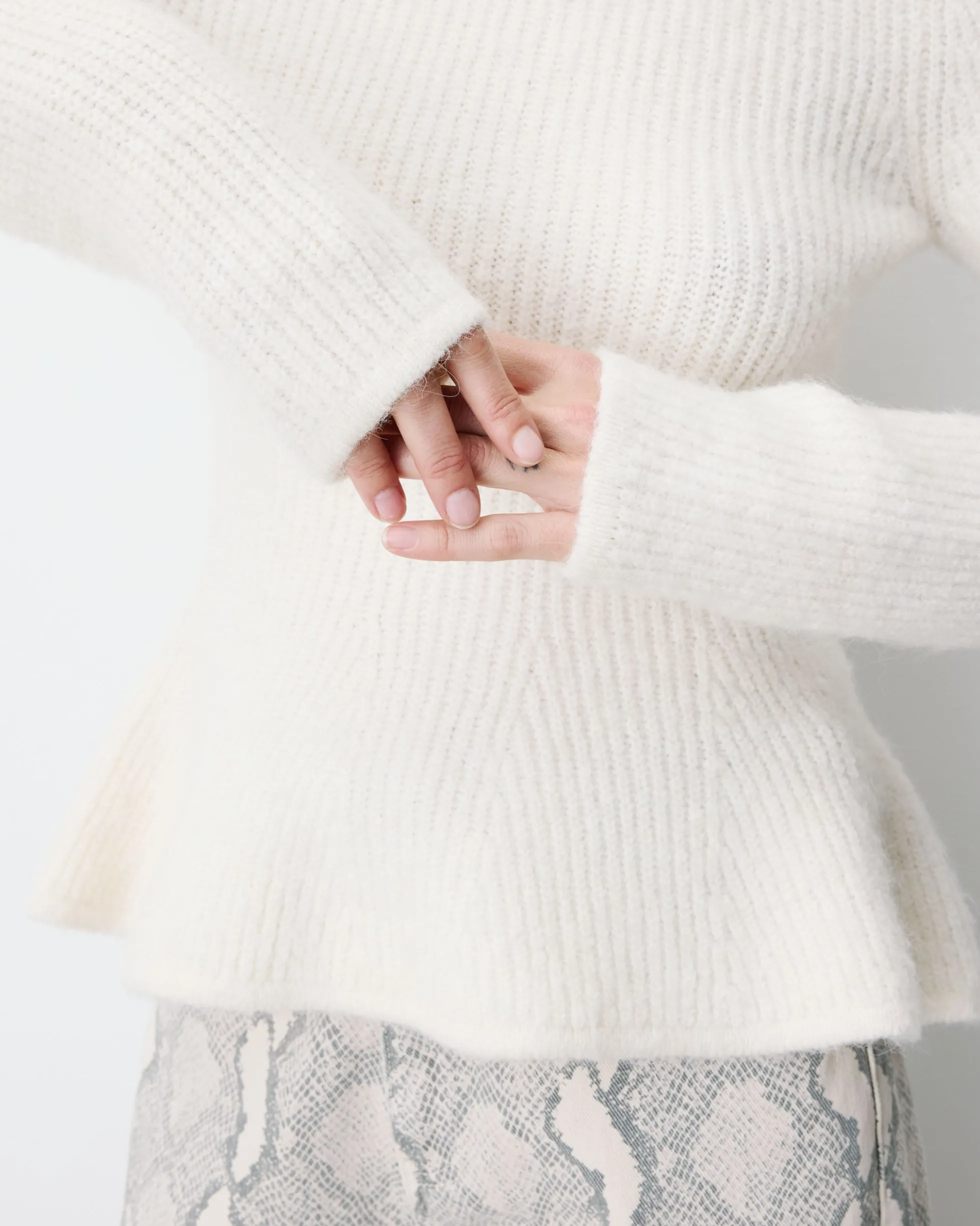 Pull peplum en maille côtelée col cheminée ecru Alvar