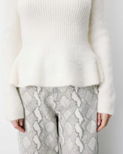 Pull peplum en maille côtelée col cheminée ecru Alvar