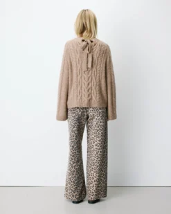 Pull torsadé à nouer au dos beige Arcelin