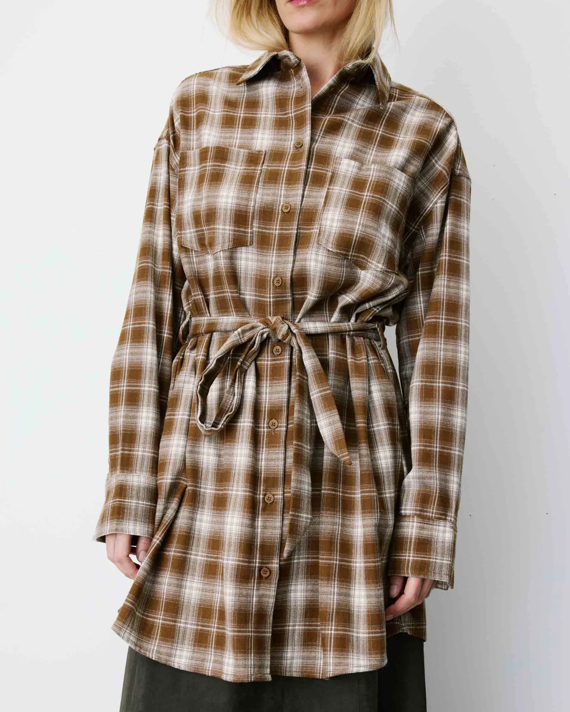 Robe chemise courte à carreaux ceinturée coffee Amaya
