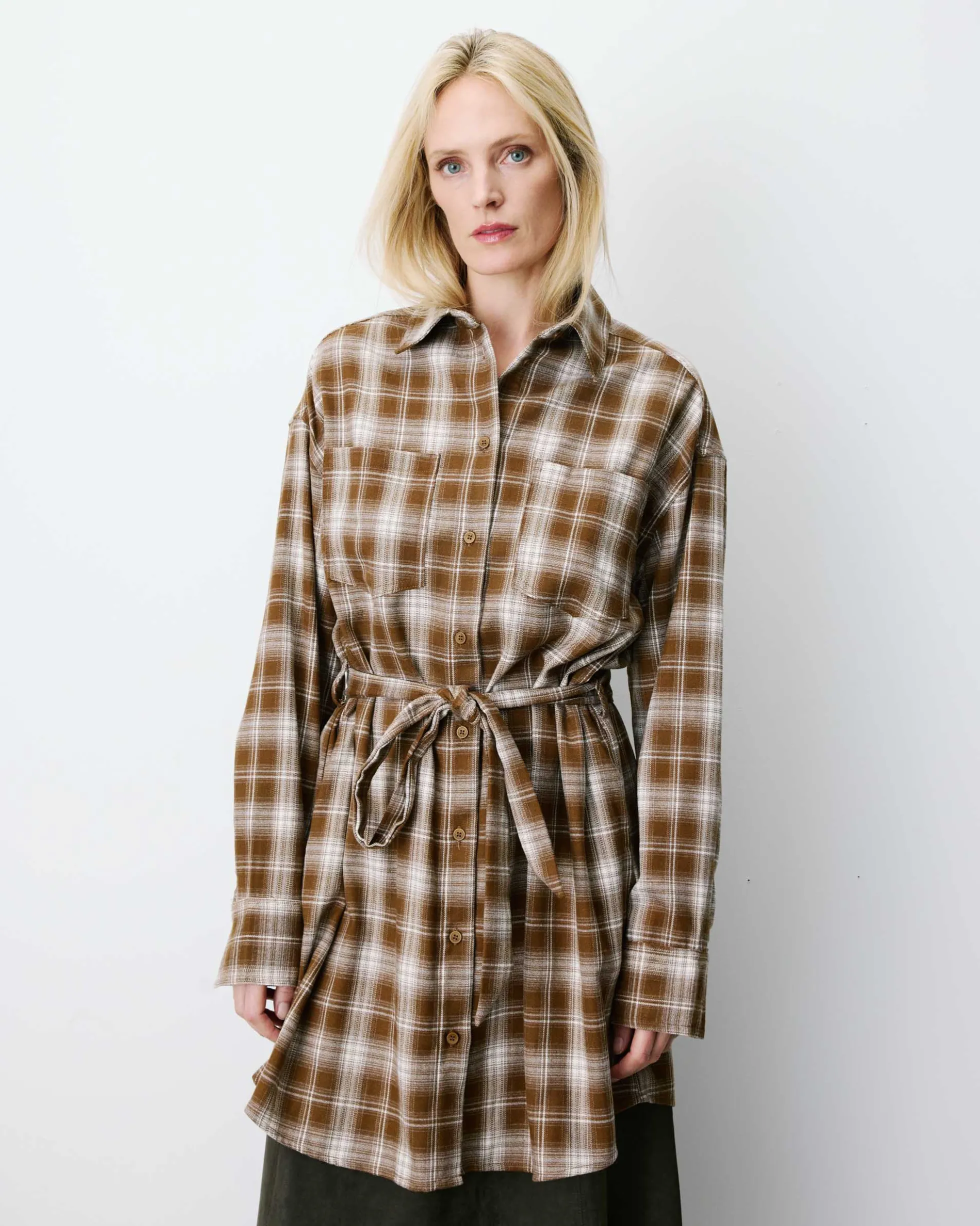 Robe chemise courte à carreaux ceinturée coffee Amaya