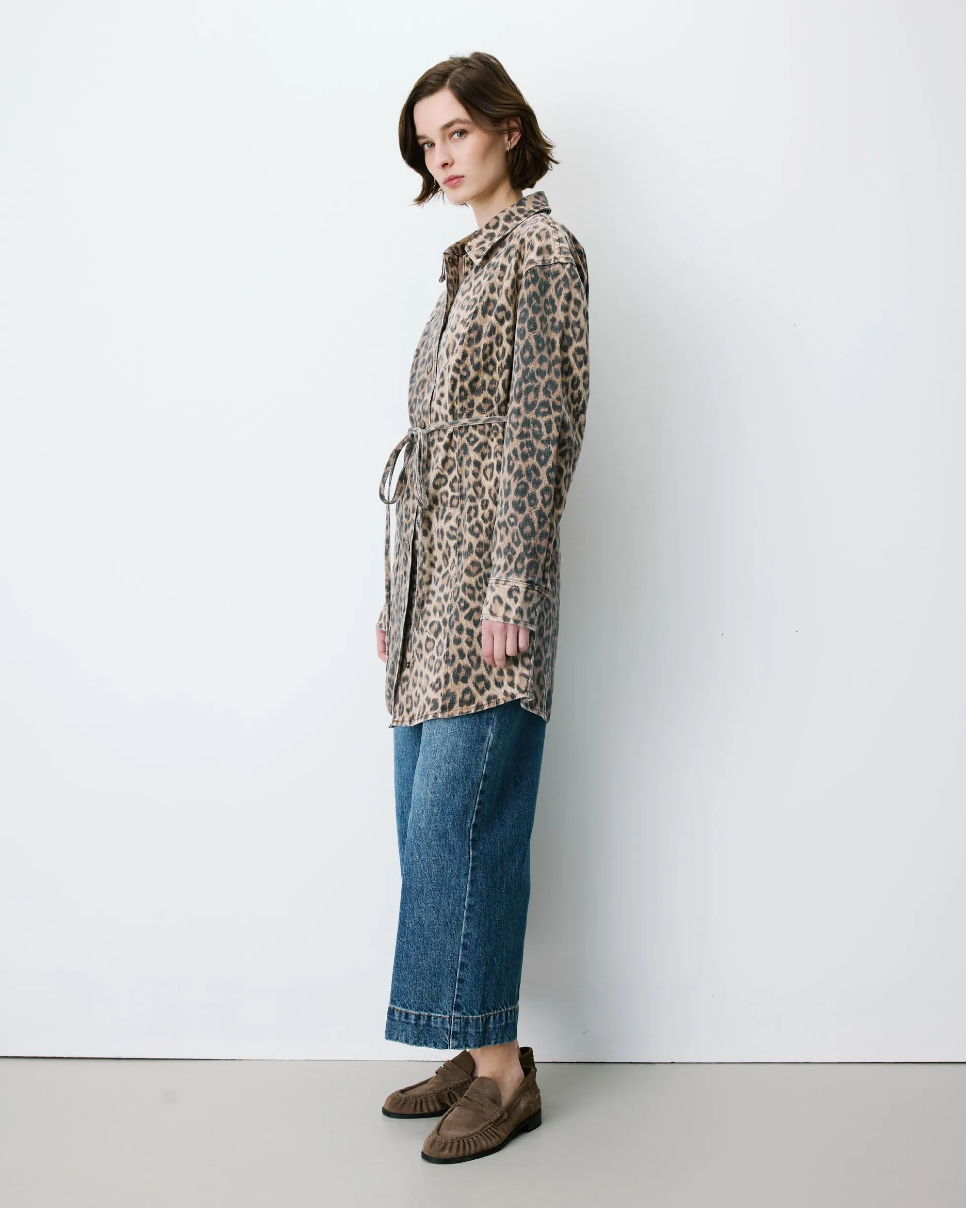 Robe chemise courte en denim à motif leo Alizee