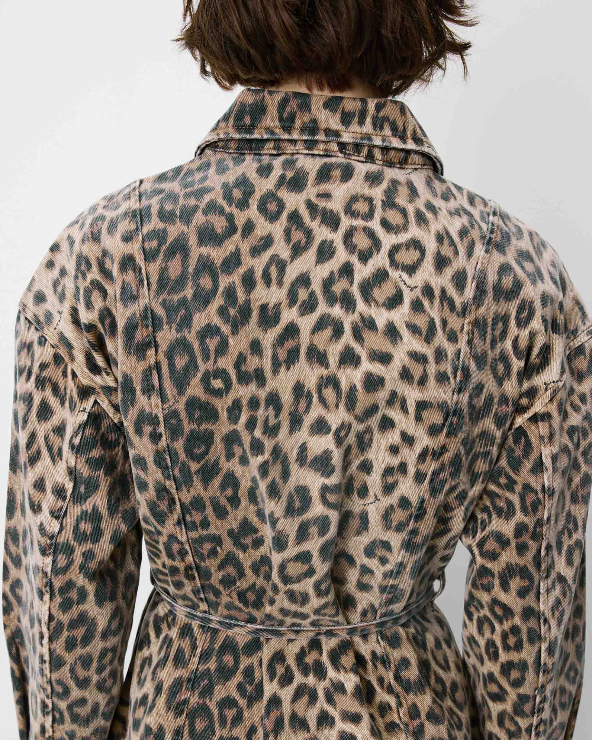 Robe chemise courte en denim à motif leo Alizee