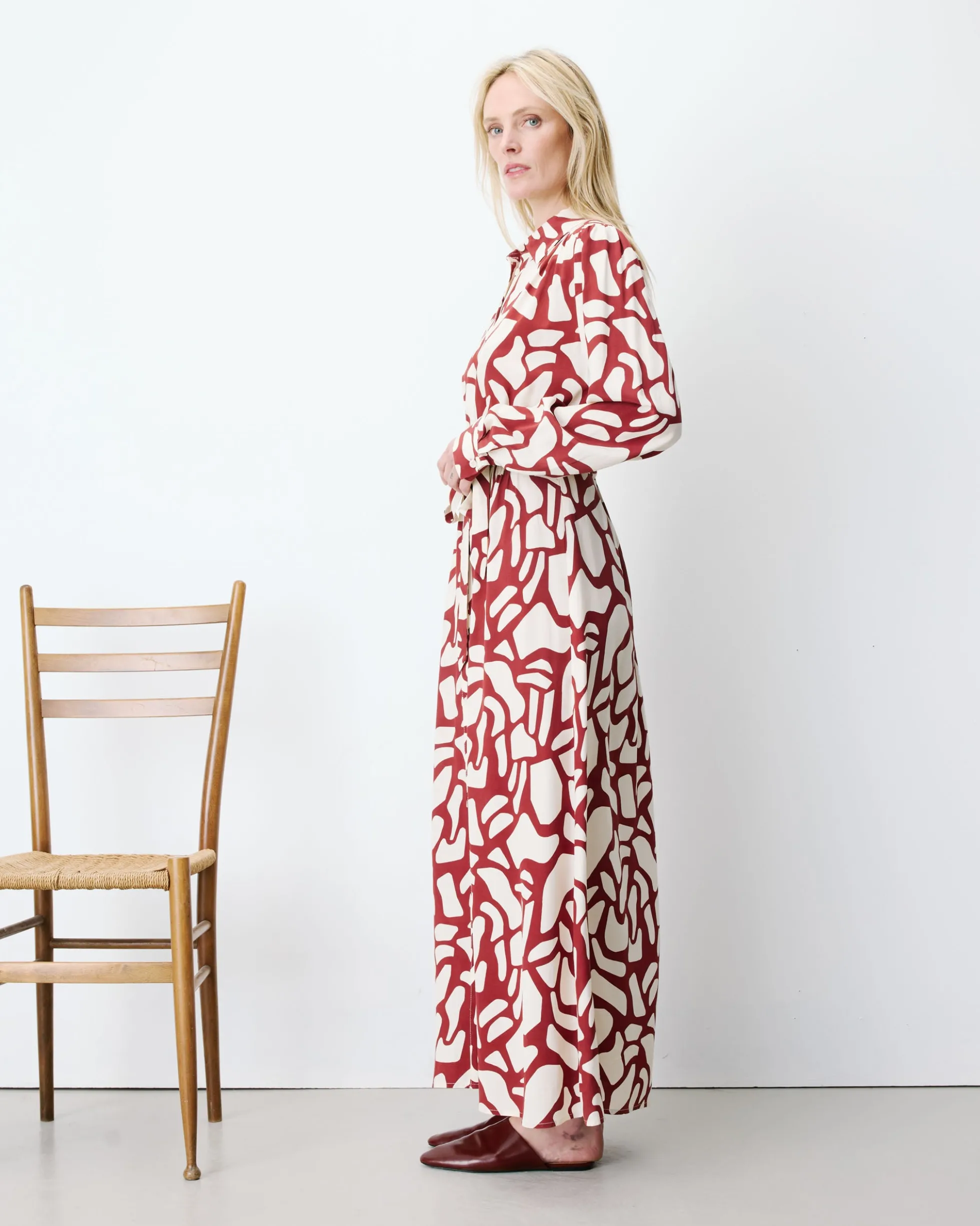 Robe chemise longue ceinturée à motif terracotta Aveline