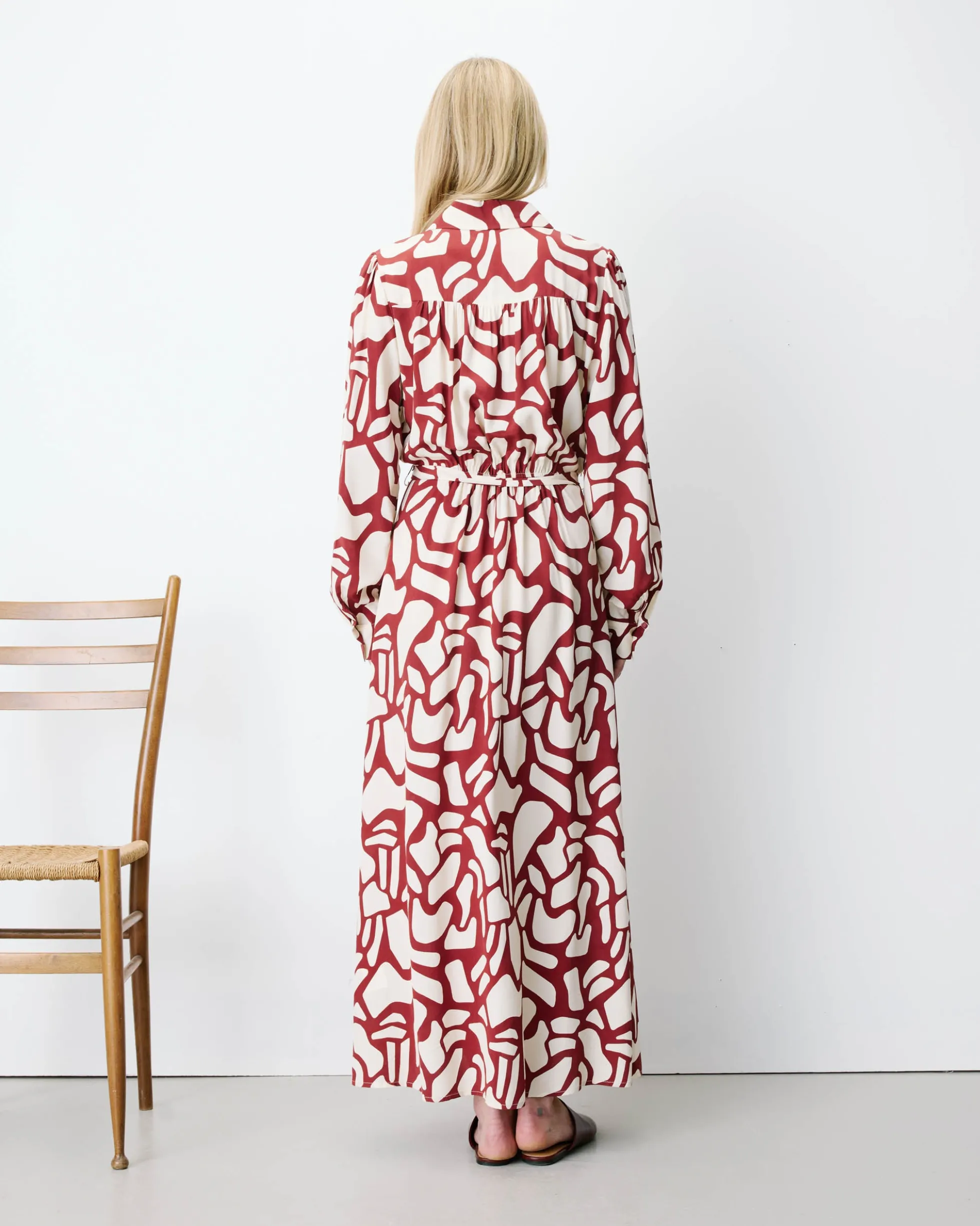 Robe chemise longue ceinturée à motif terracotta Aveline