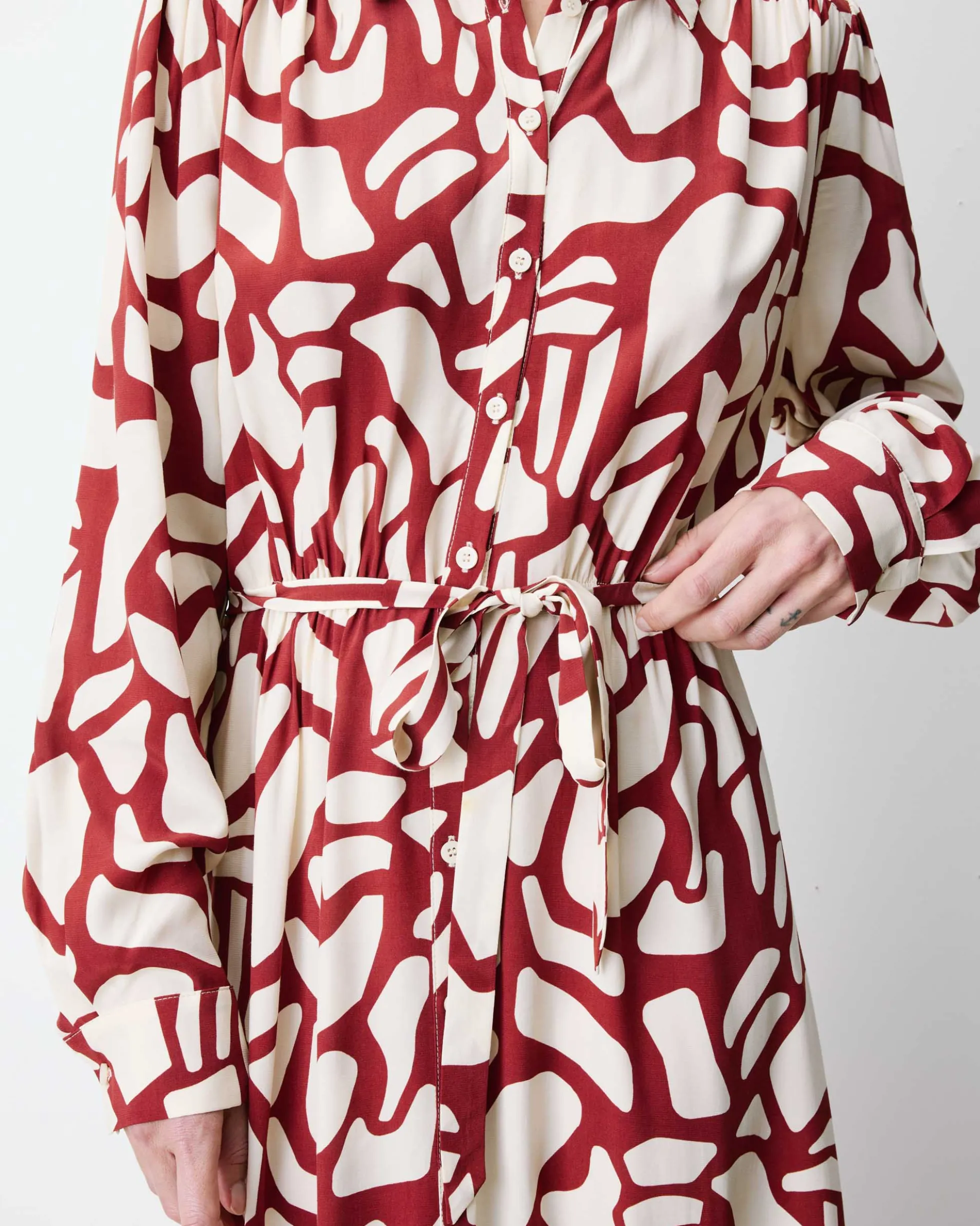 Robe chemise longue ceinturée à motif terracotta Aveline