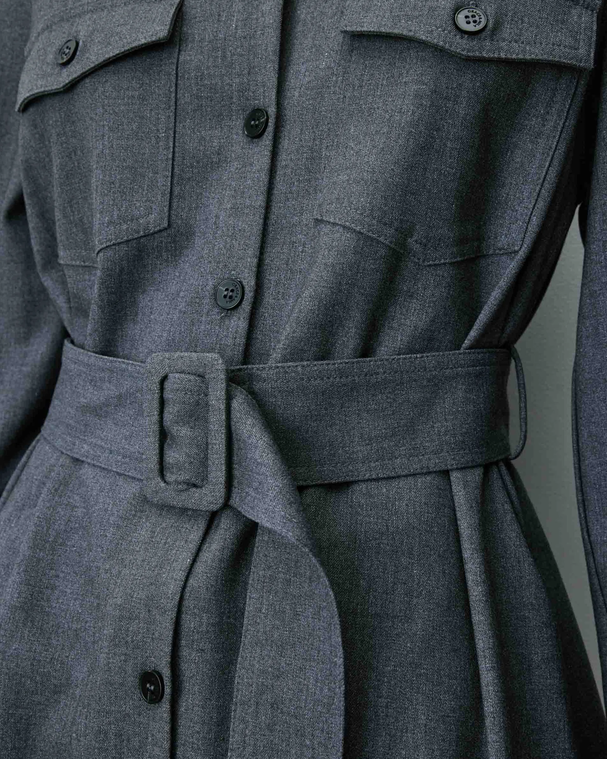 Robe chemise longue cintrée à la taille anthracite Arella