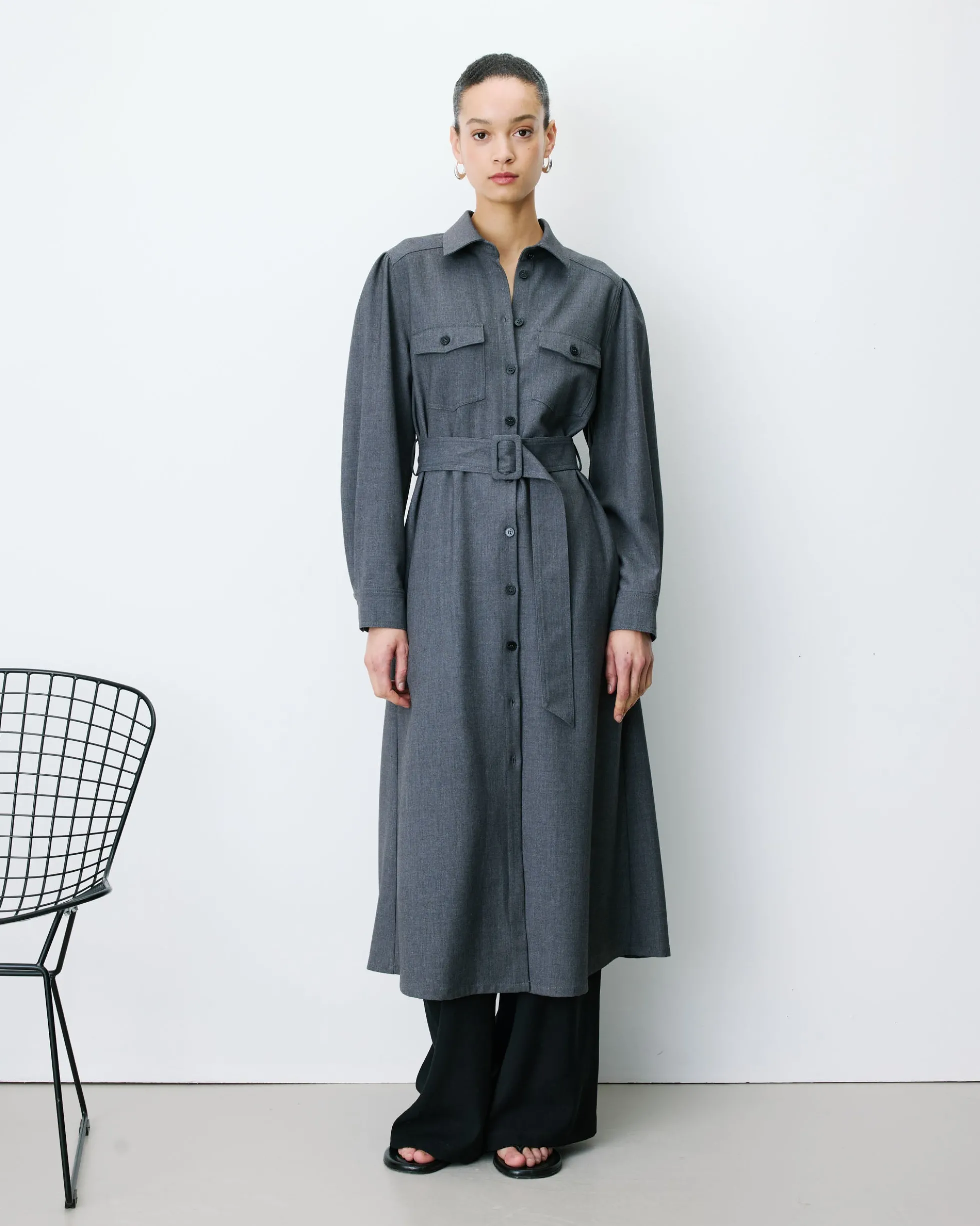 Robe chemise longue cintrée à la taille anthracite Arella