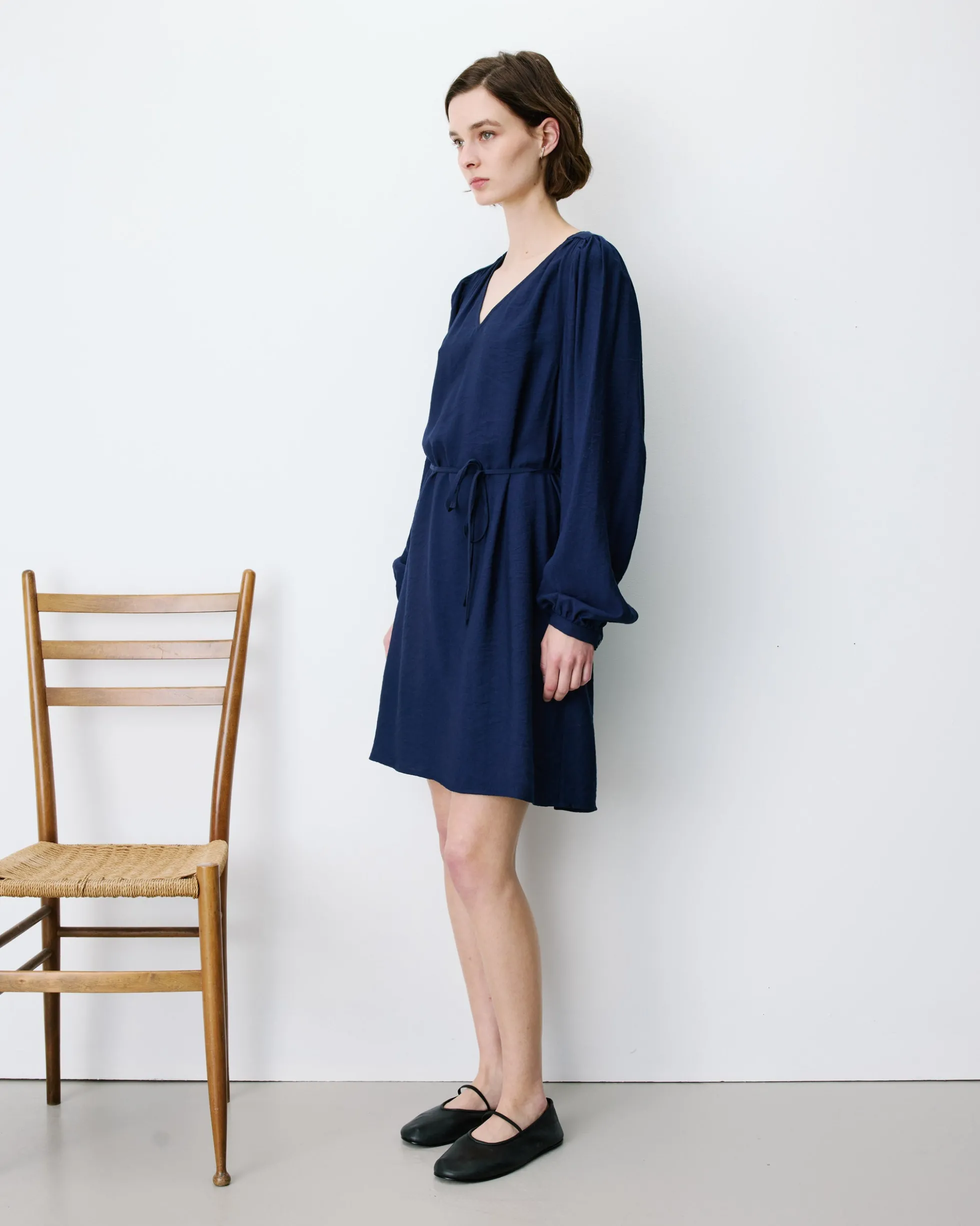 Robe courte col V manches bouffantes marine Alienor