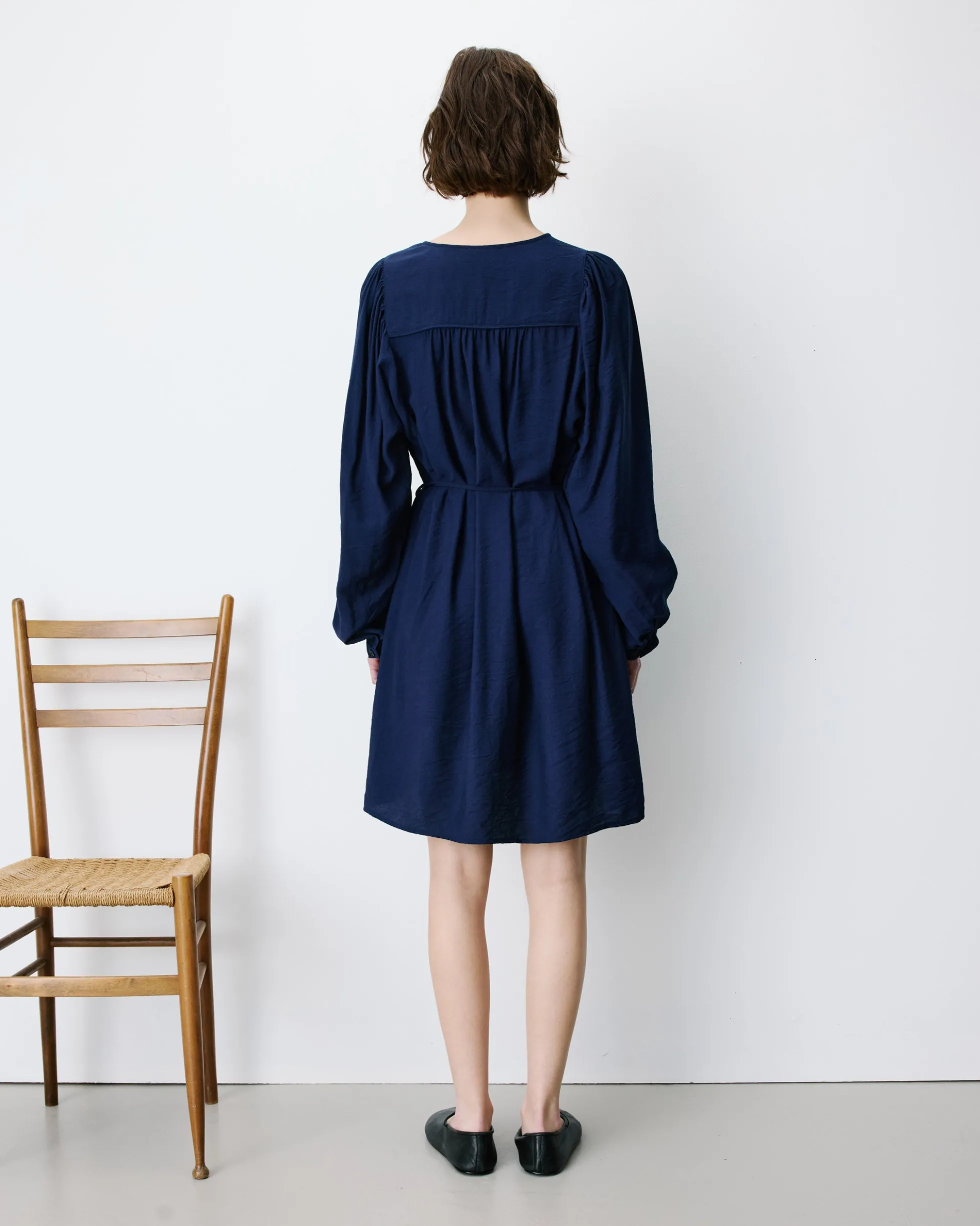 Robe courte col V manches bouffantes marine Alienor