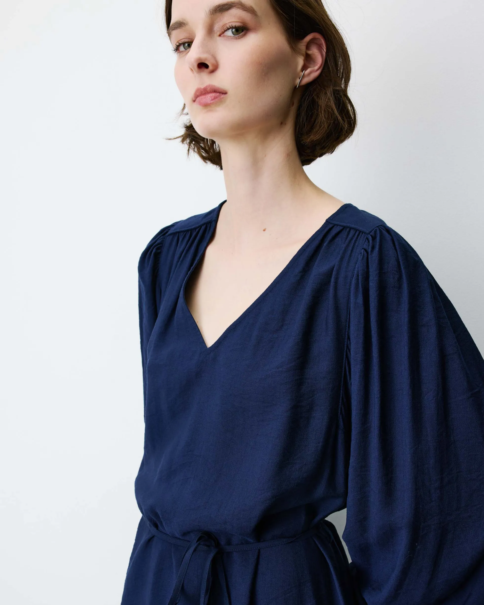 Robe courte col V manches bouffantes marine Alienor