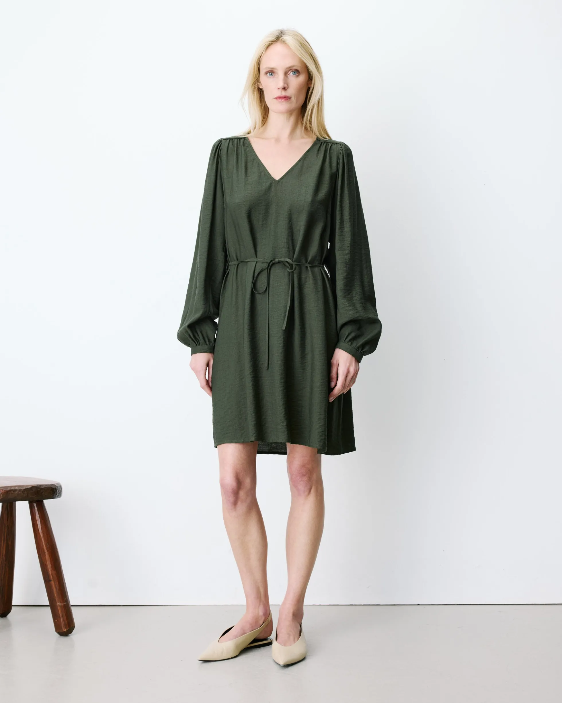 Robe courte col V manches bouffantes kaki Alienor