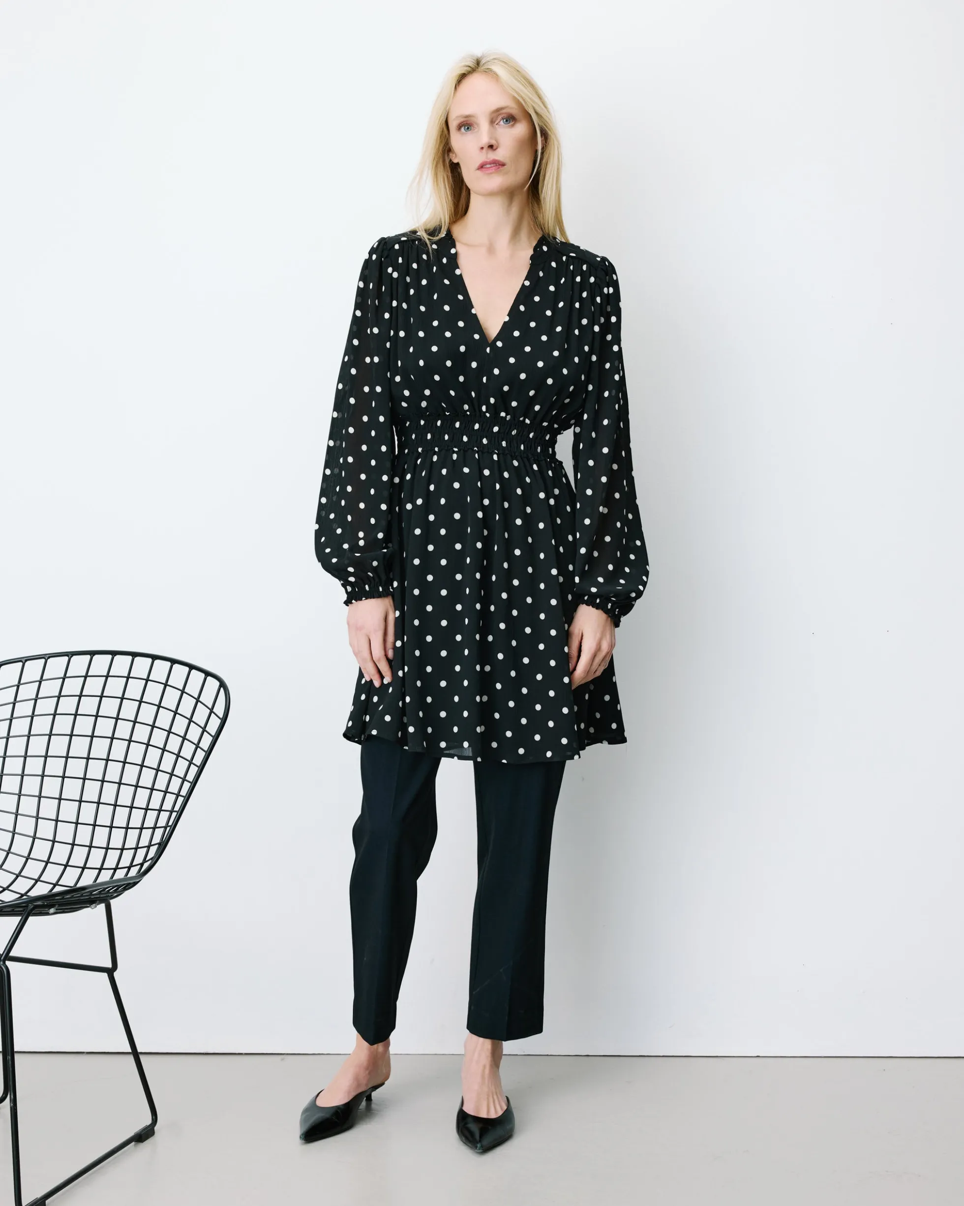 Robe courte fluide manches longues bouffantes pois Ailona