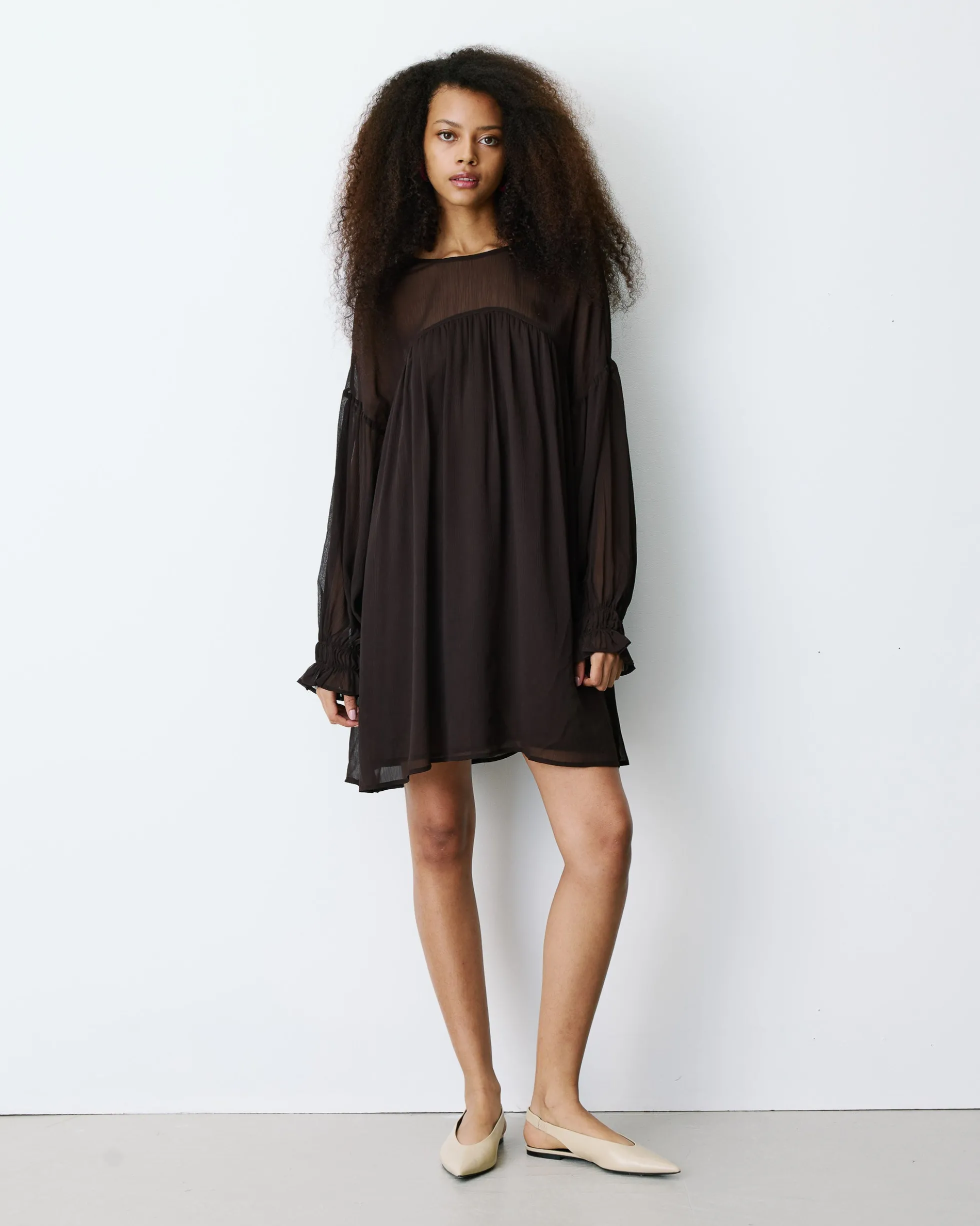 Robe courte oversize col transparent chocolat Belya