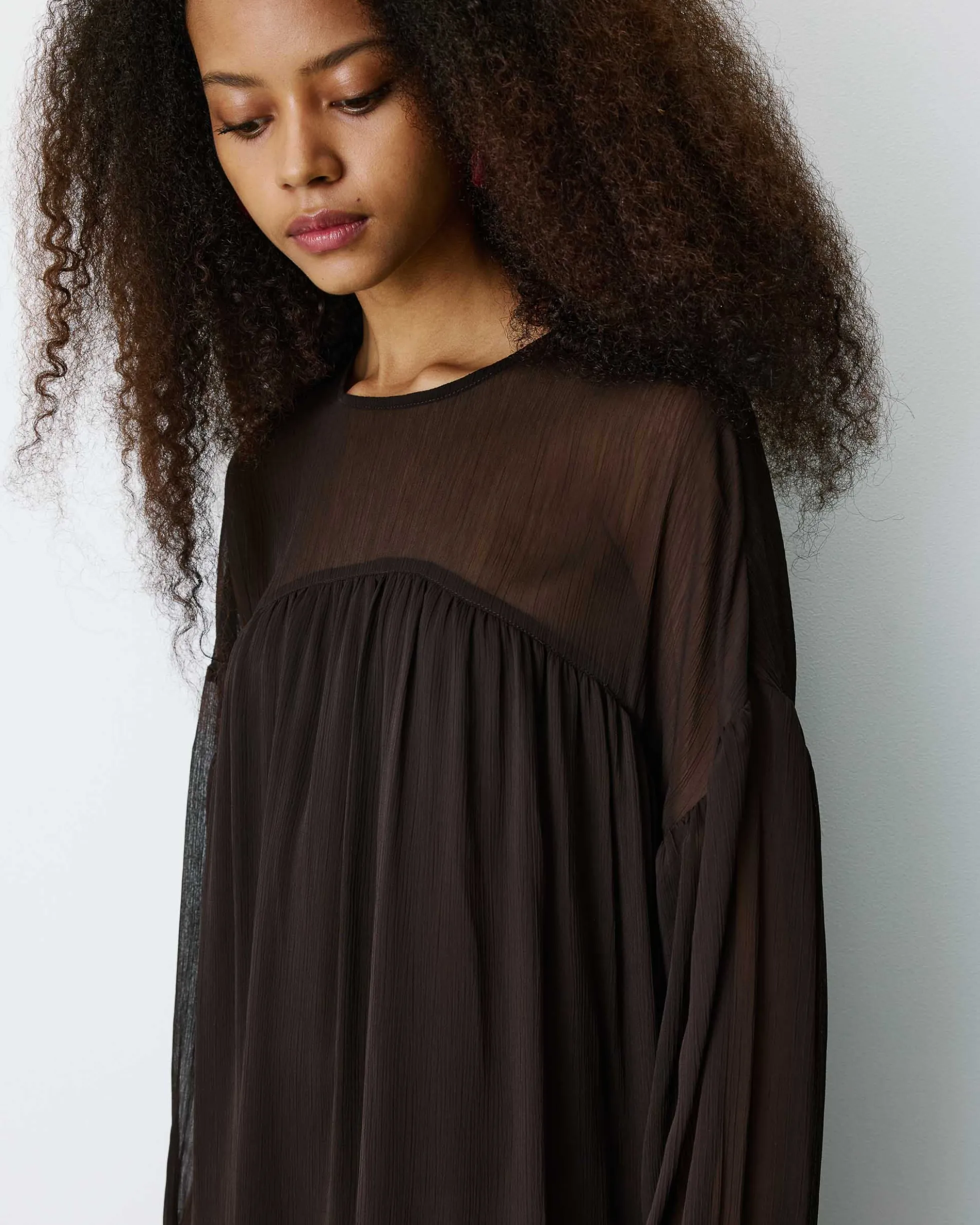 Robe courte oversize col transparent chocolat Belya