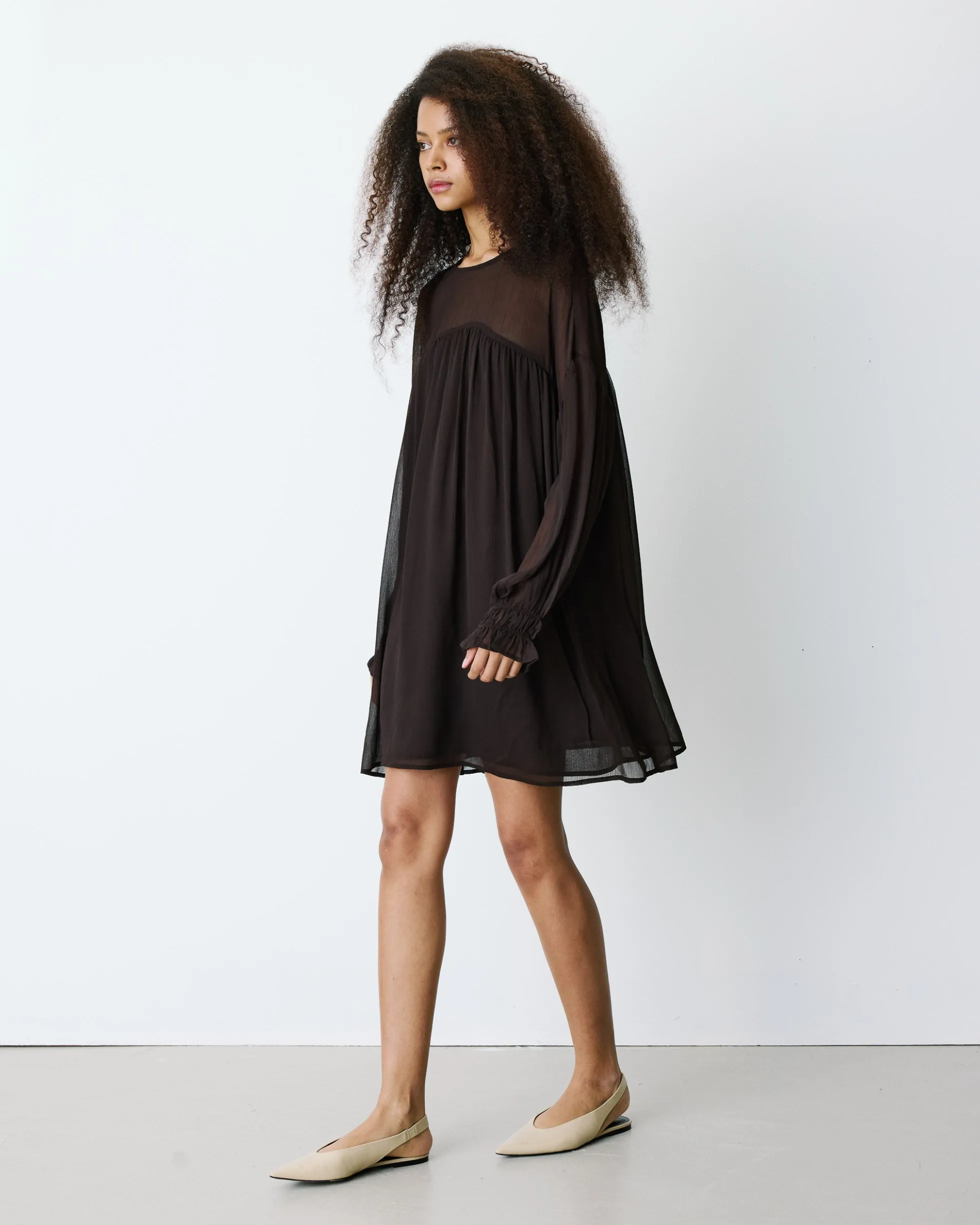 Robe courte oversize col transparent chocolat Belya