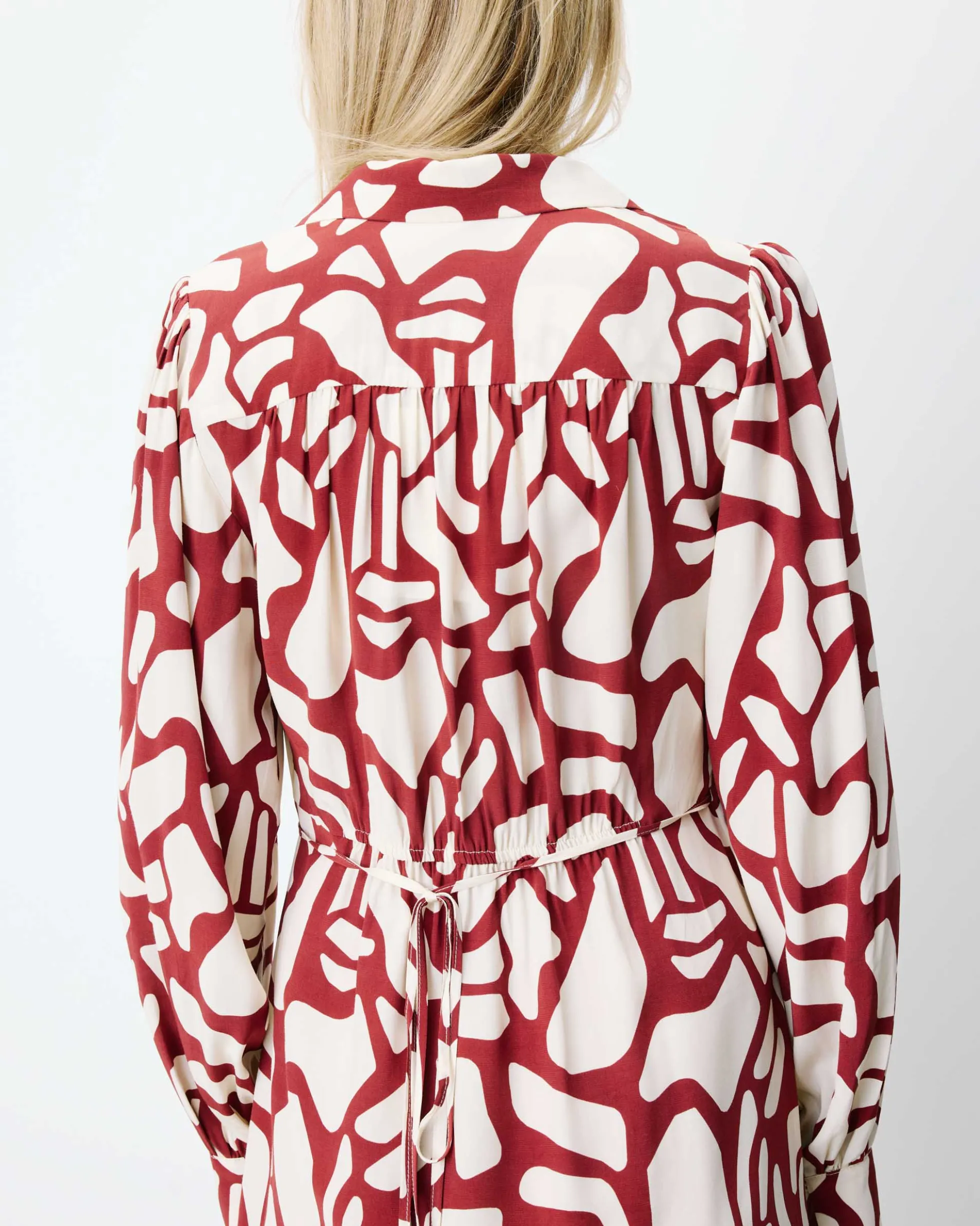 Robe courte portefeuille à motif terracotta Anika
