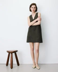 Robe courte sans manches en suédine kaki Anaya