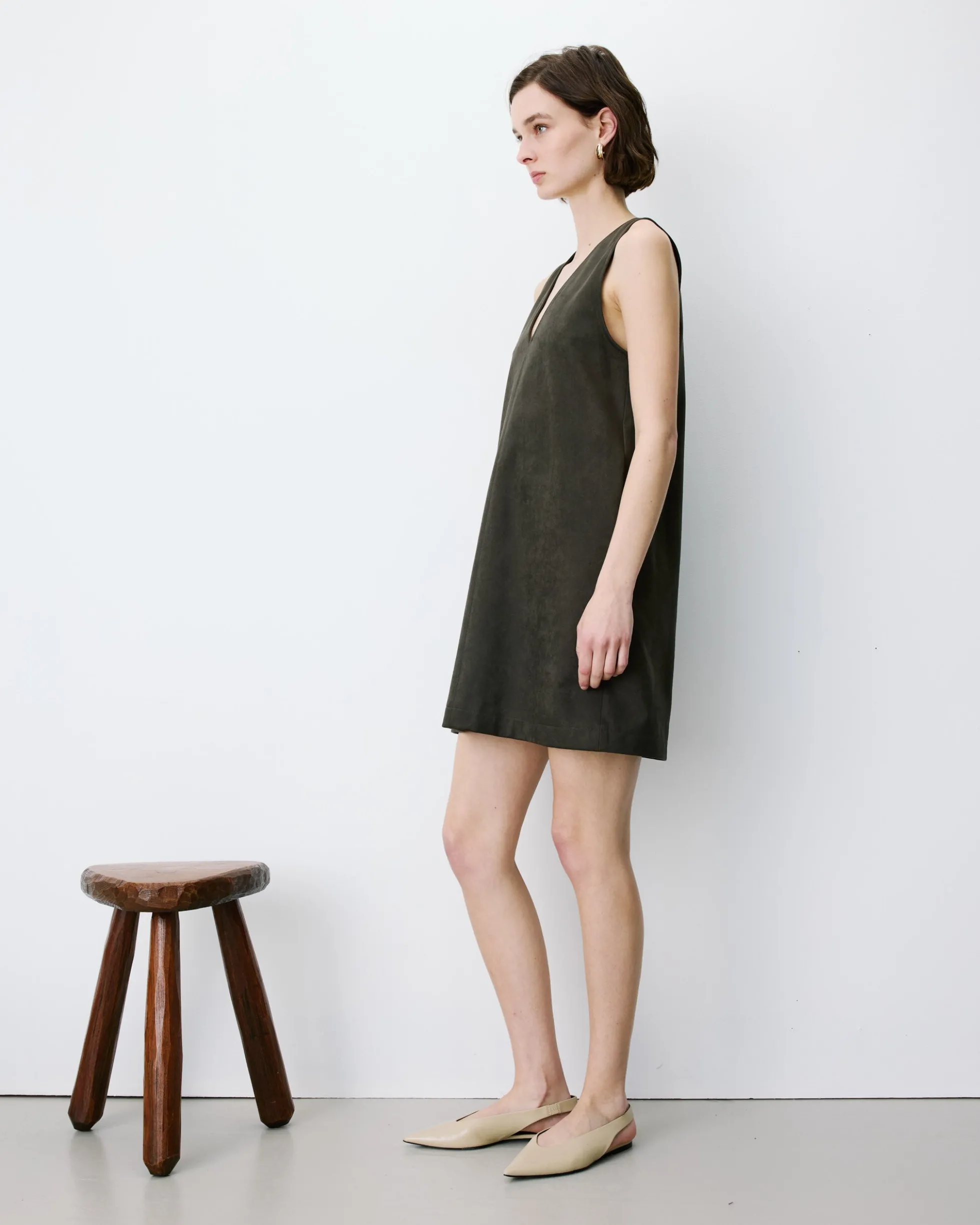 Robe courte sans manches en suédine kaki Anaya