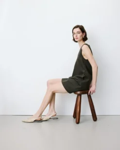 Robe courte sans manches en suédine kaki Anaya