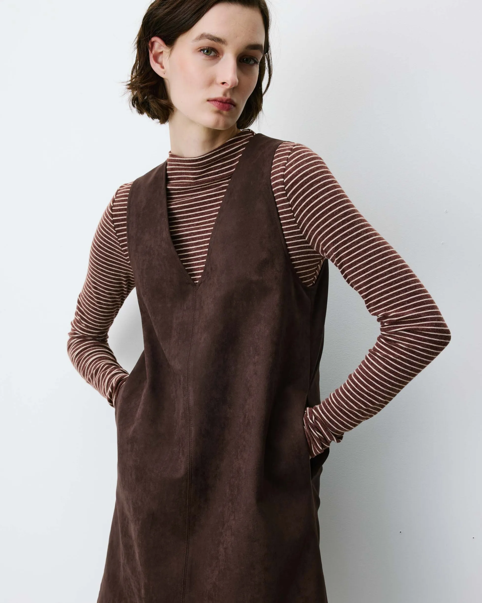 Robe courte sans manches en suédine chocolat Anaya