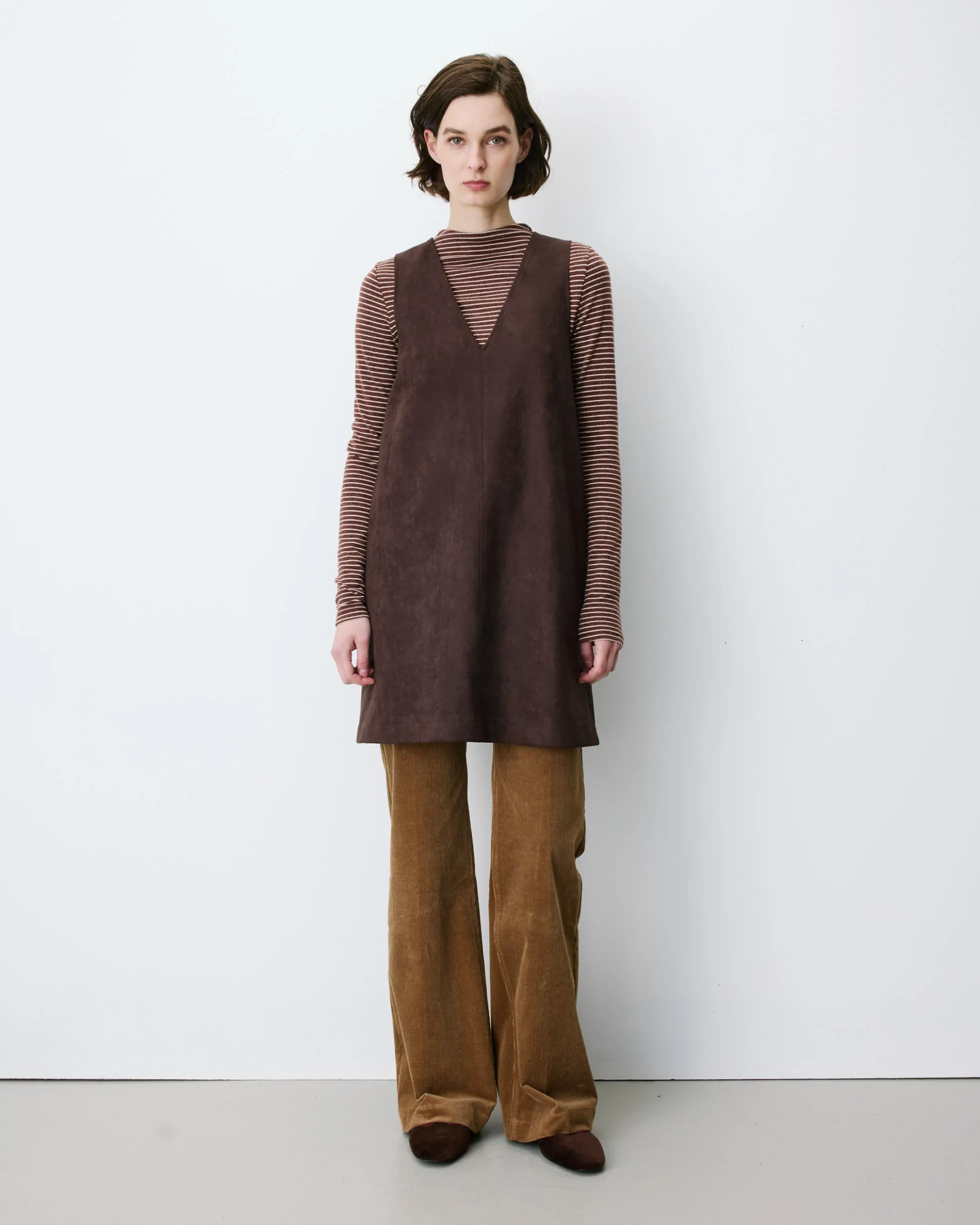 Robe courte sans manches en suédine chocolat Anaya