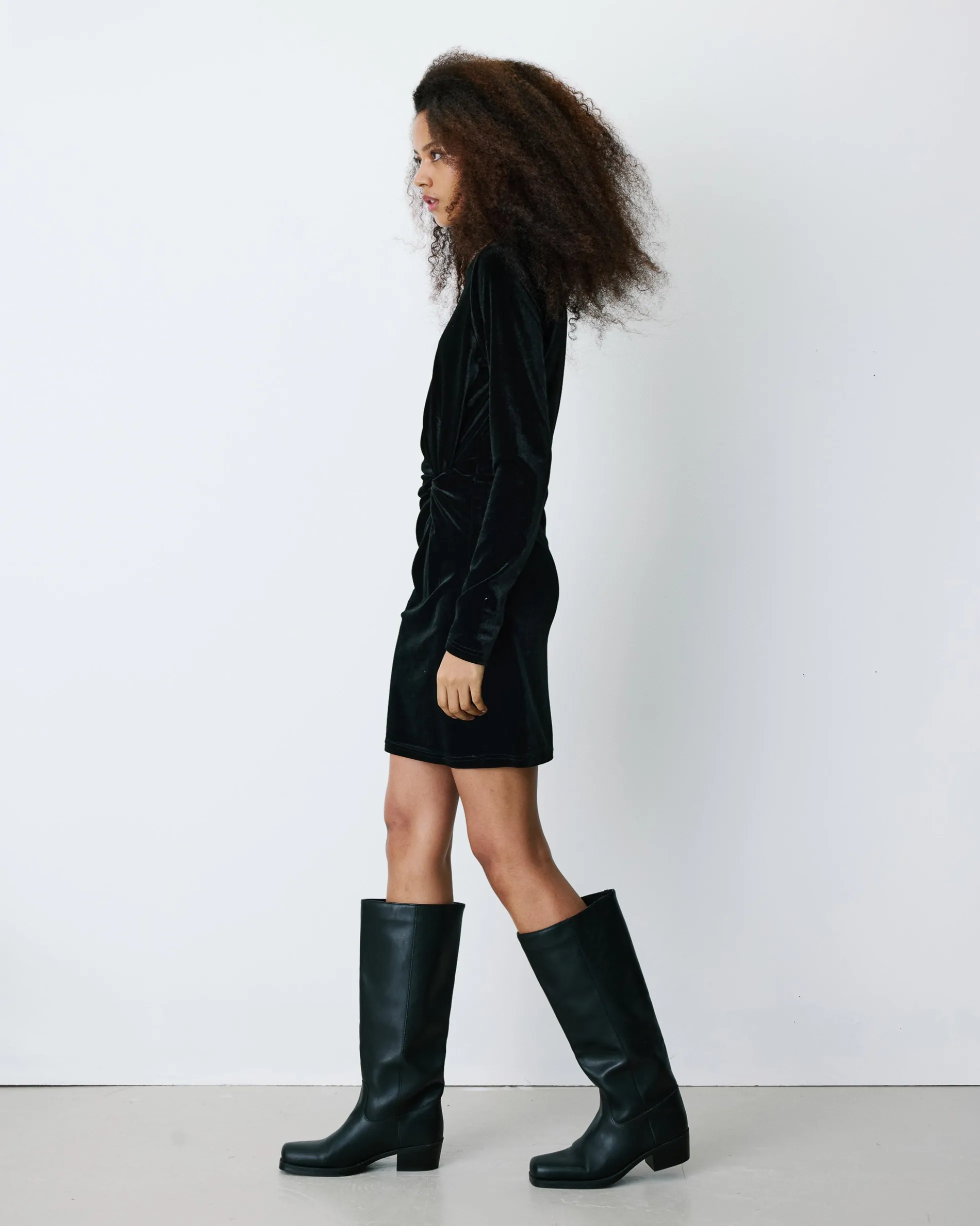 Robe courte velours drapée manches longues noir Beverly