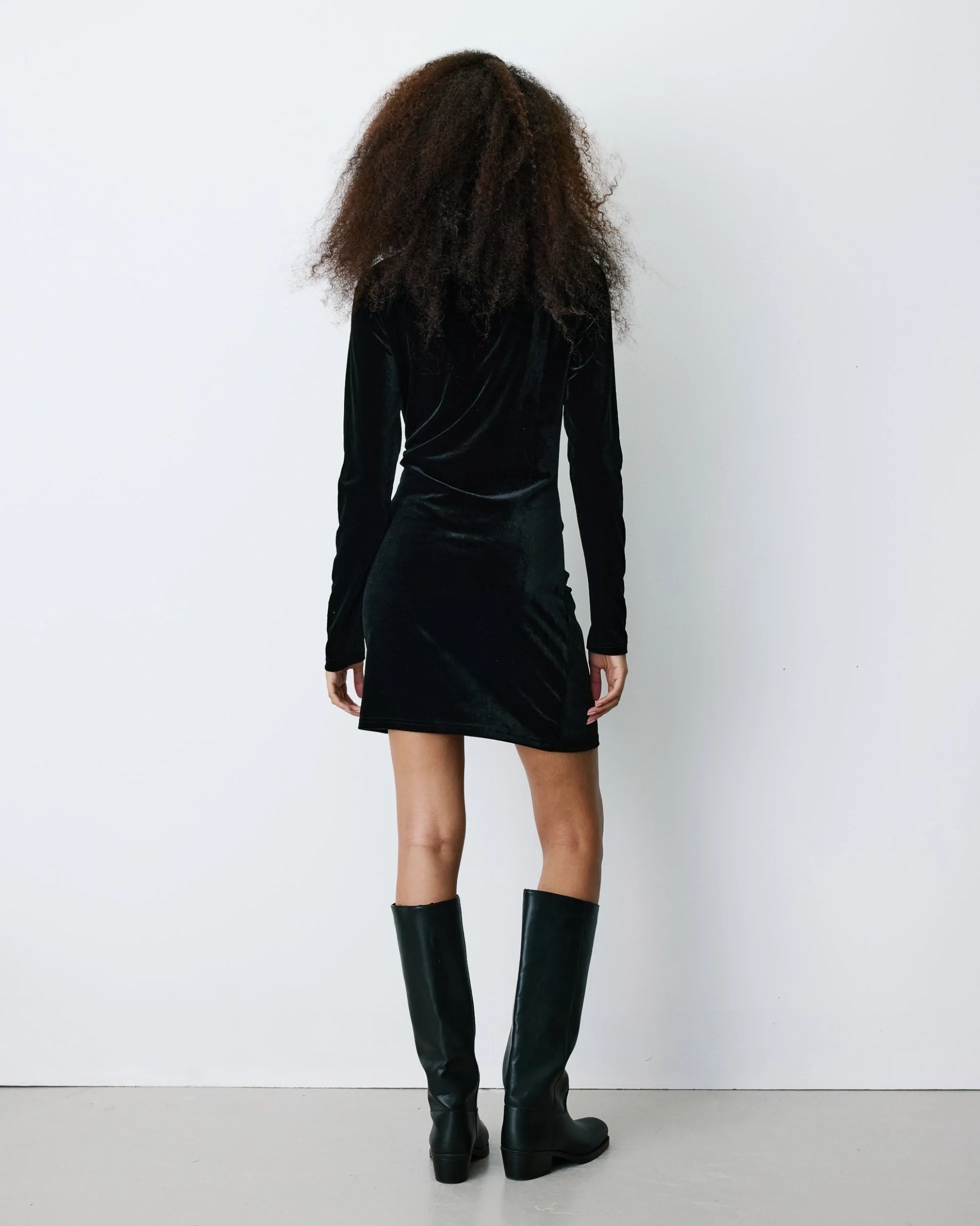 Robe courte velours drapée manches longues noir Beverly