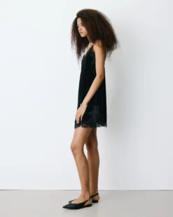 Robe courte velours et dentelle à fines bretelles noir Blair