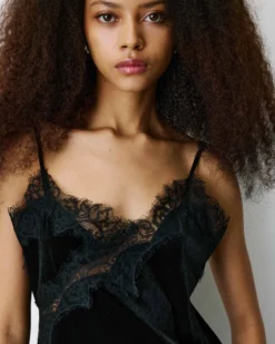 Robe courte velours et dentelle à fines bretelles noir Blair
