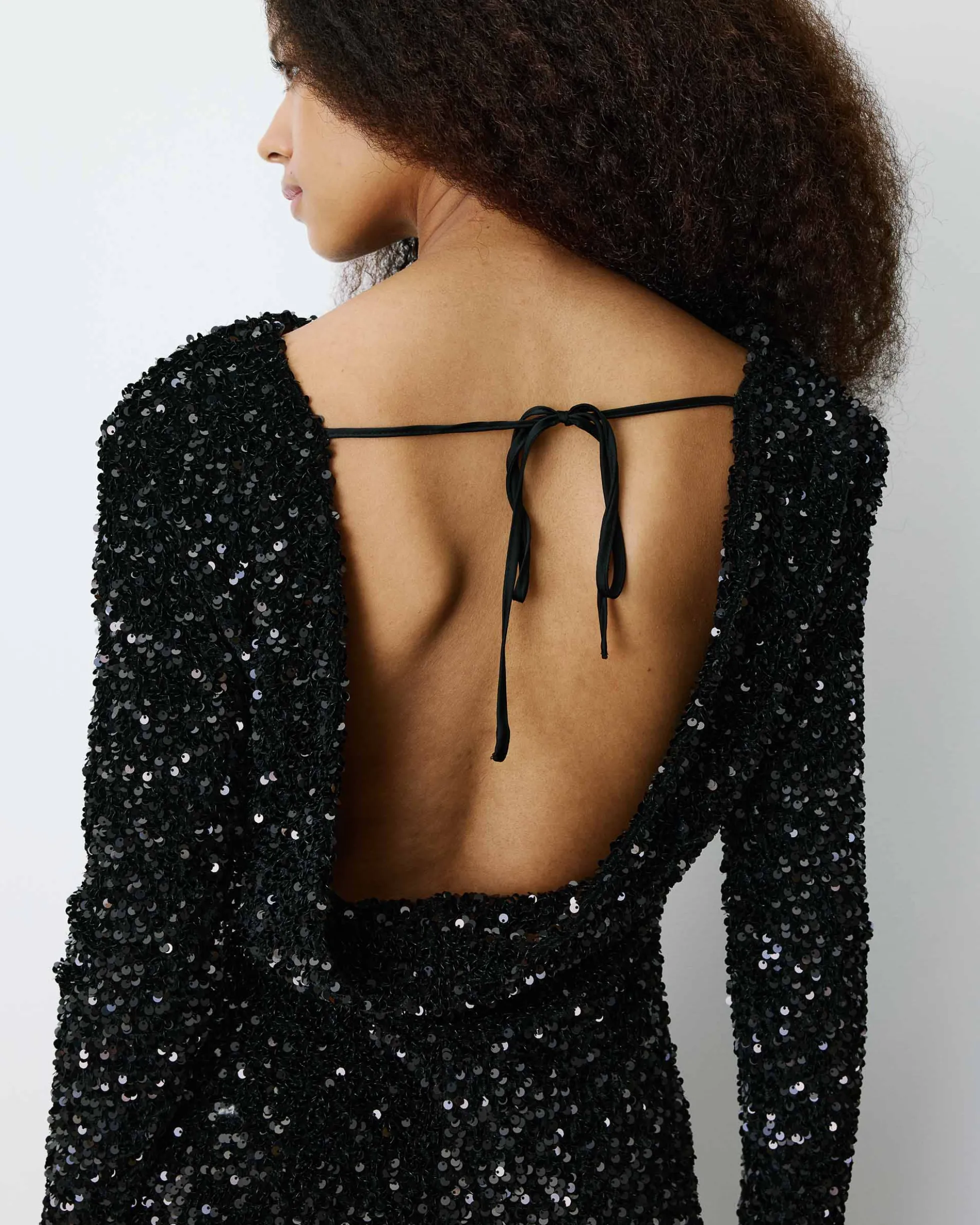 Robe fourreau courte à sequins dos nu noir Bahia