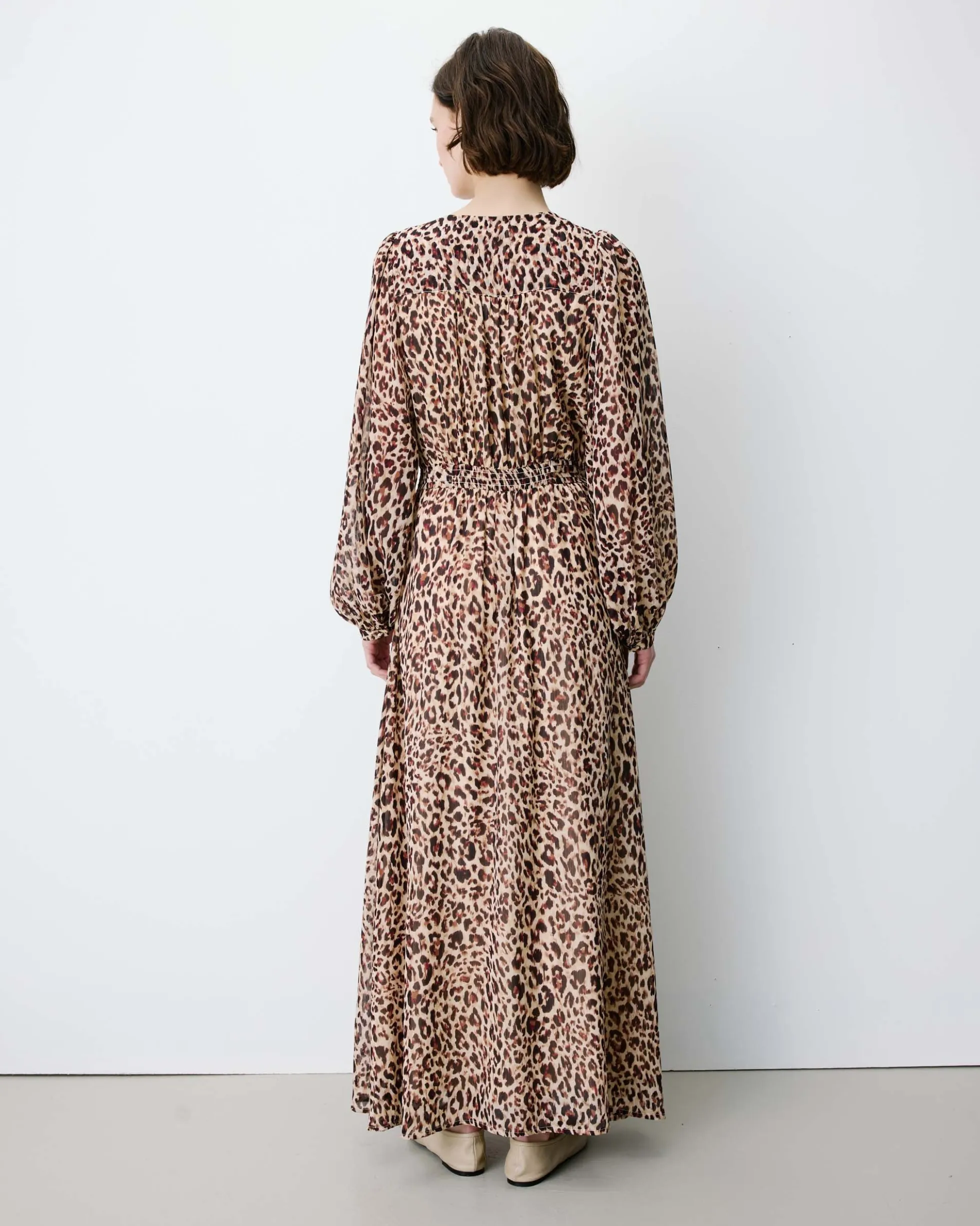Robe longue col V manches longues imprimée leo Alice