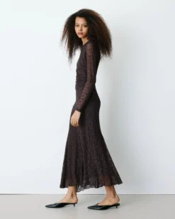 Robe longue en dentelle froncée chocolat Bianca